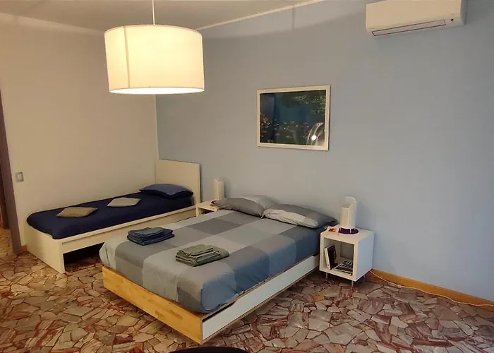 2 Minimal Rooms