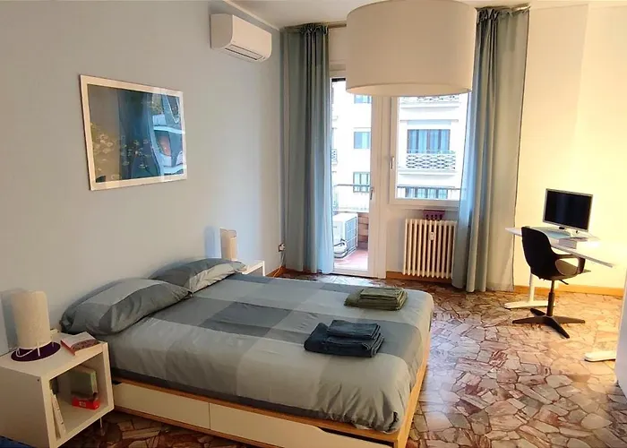 2 Minimal Rooms